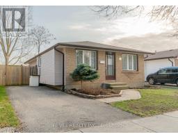 136 LACEY CRESCENT - 2