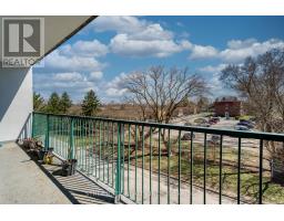 401 - 986 HURON STREET - 22