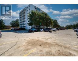 401 - 986 HURON STREET - 34