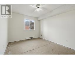 135 - 1096 JALNA BOULEVARD - 17