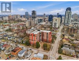 1004 - 600 TALBOT STREET - 40