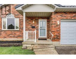 42 OLDEWOOD CRESCENT - 4