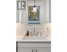 22 BRISCOE STREET E - 15