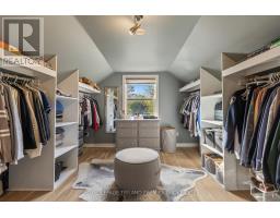 22 BRISCOE STREET E - 24