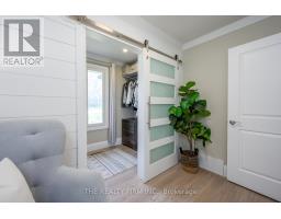 21584 HIGHBURY AVENUE N - 25