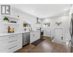 6 WINDSOR CRESCENT - 14