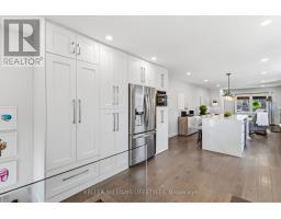 6 WINDSOR CRESCENT - 17