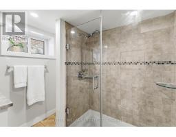 6 WINDSOR CRESCENT - 32