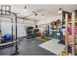 6 WINDSOR CRESCENT - 33