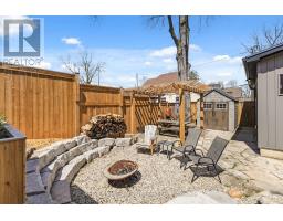 6 WINDSOR CRESCENT - 38