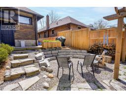 6 WINDSOR CRESCENT - 40