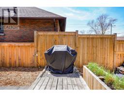 6 WINDSOR CRESCENT - 43