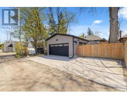 6 WINDSOR CRESCENT - 44