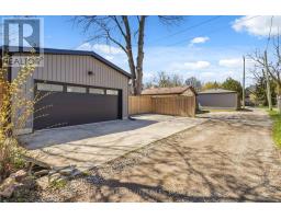 6 WINDSOR CRESCENT - 45