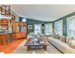 806 WATERLOO STREET - 18