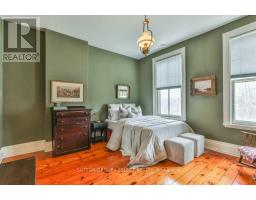 806 WATERLOO STREET - 24