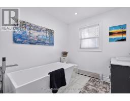 281 TWEEDSMUIR AVENUE - 21