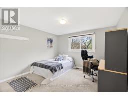 35 ROLLSCOURT GARDENS - 16