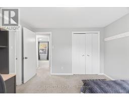 35 ROLLSCOURT GARDENS - 17