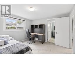 35 ROLLSCOURT GARDENS - 18