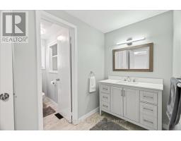 35 ROLLSCOURT GARDENS - 19