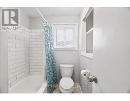 35 ROLLSCOURT GARDENS - 20