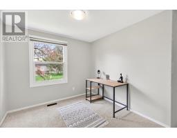 35 ROLLSCOURT GARDENS - 23