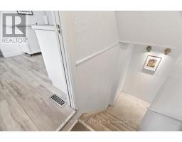 35 ROLLSCOURT GARDENS - 25