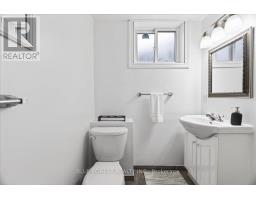 35 ROLLSCOURT GARDENS - 27