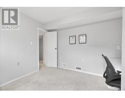 35 ROLLSCOURT GARDENS - 30