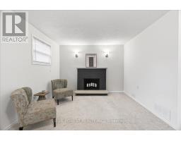 35 ROLLSCOURT GARDENS - 32