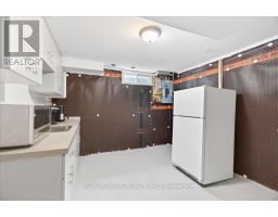 35 ROLLSCOURT GARDENS - 37