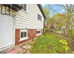 35 ROLLSCOURT GARDENS - 39