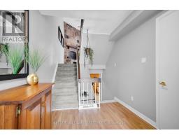 22 - 300 SANDRINGHAM CRESCENT - 3