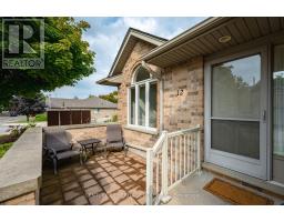 12 - 1241 BEAVERBROOK AVENUE - 3