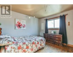 92 SNOWDON CRESCENT - 22