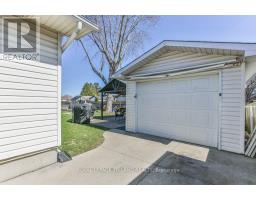 92 SNOWDON CRESCENT - 32