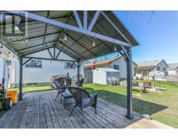 92 SNOWDON CRESCENT - 35