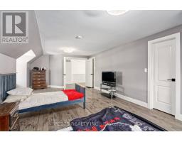 891 RIVERSIDE DRIVE - 17