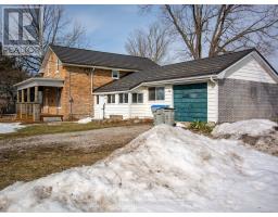 18 SIMCOE STREET - 21