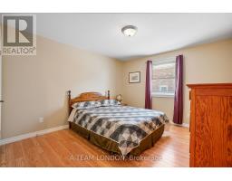 244 SYDENHAM STREET E - 16