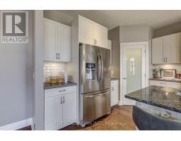 696 BENNETT CRESCENT - 23