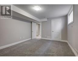 696 BENNETT CRESCENT - 32