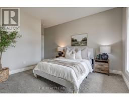 696 BENNETT CRESCENT - 6