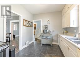 27 EAST STREET N - 10