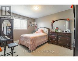 8 OLIVER CRESCENT - 17