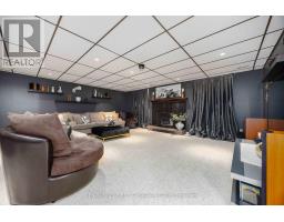 1542 HENLEY CRESCENT - 33