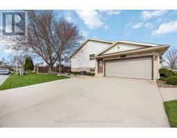 1542 HENLEY CRESCENT - 44