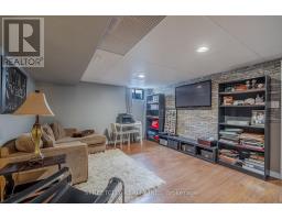 226 ANDREA CRESCENT - 32