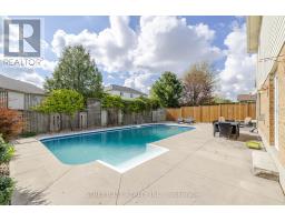226 ANDREA CRESCENT - 37